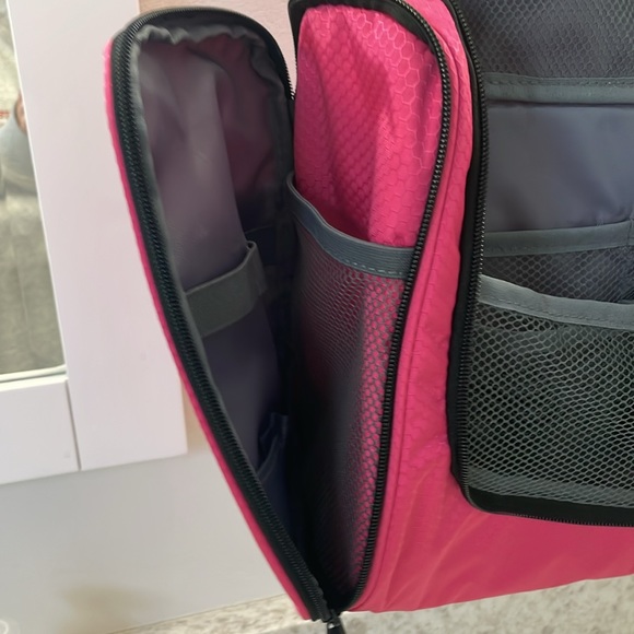 Large cosmetic travel case new without tags - Picture 4 of 4